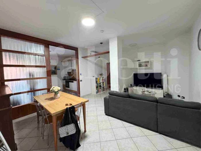 Appartamento trilocale in vendita in via Spluga, Olginate