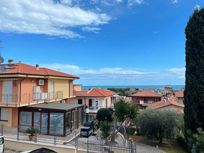 Appartamento quadrilocale in vendita in Via Gian Lorenzo Bernini, Porto San Giorgio