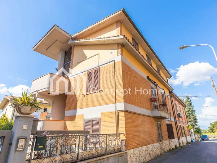 Appartamento trilocale in vendita in Via Salvo D'Acquisto, Santa Maria San Martino, Monterotondo