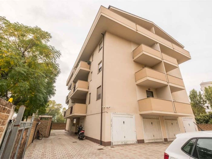 Appartamento con 5 locali in vendita in via Deledda, Porto Allegro, Montesilvano