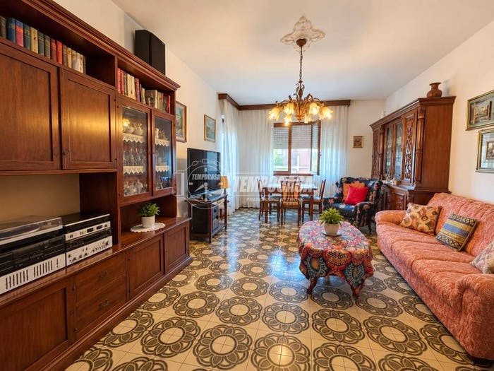 Appartamento quadrilocale in vendita in Via Magliano, Marina di Massa Centro, Massa