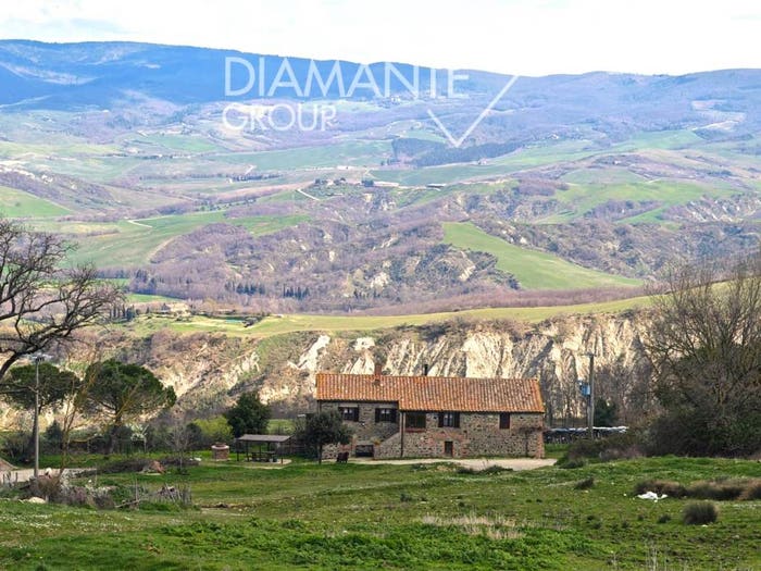 Casa con 5 locali in vendita in Centro, Radicofani