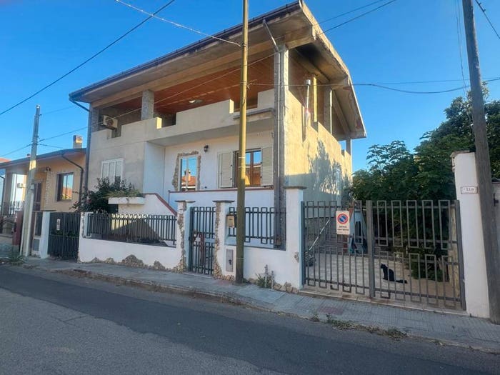 Casa con 5 locali in vendita in Via Giovanni Pierluigi da Palestrina, Centro, Sanluri
