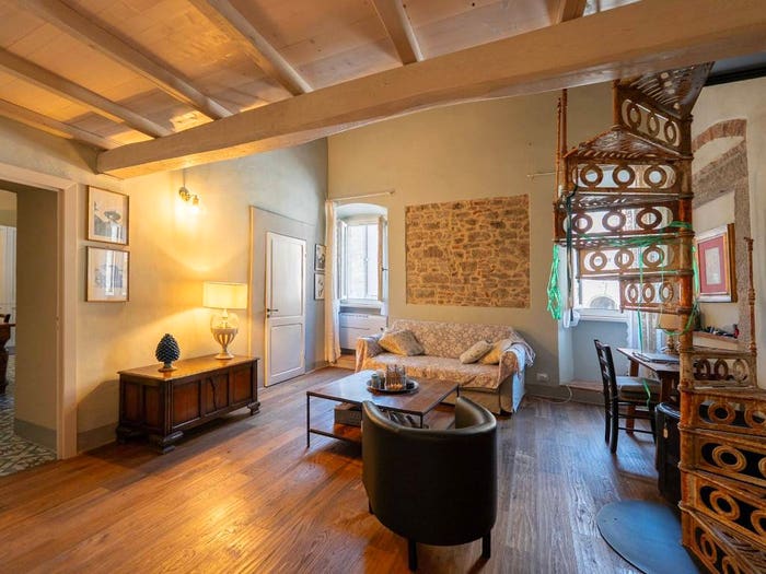 Appartamento quadrilocale in vendita in Piazza Luca Signorelli, Centro, Cortona