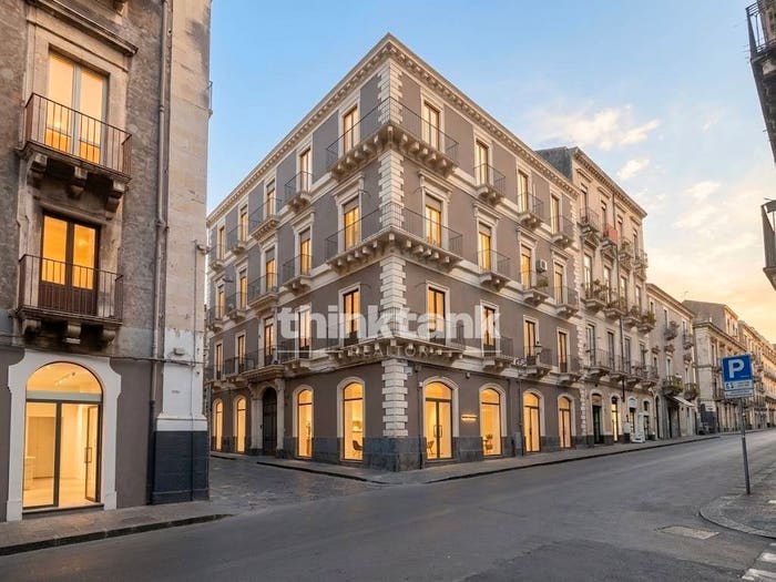 Appartamento con 6 locali in vendita in Via Santissima Trinità, Centro Storico, Catania