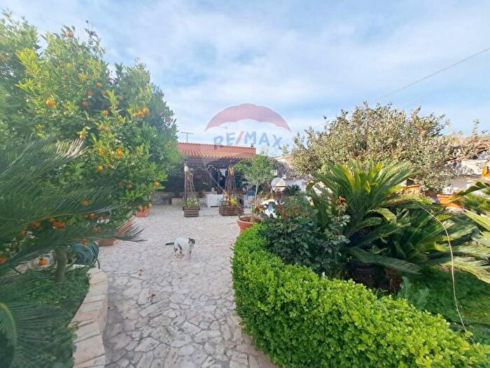 Casa con 7 locali in vendita in Via dei Meccanici, Brindisi