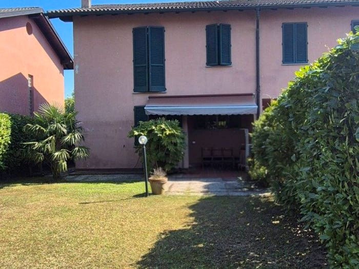 Casa quadrilocale in vendita in Via Brianza, Zona Industriale, Bosisio Parini