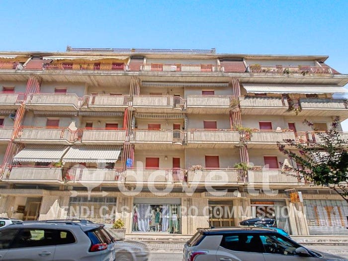 Appartamento trilocale in vendita in Via Borgo Garibaldi, Centro, Castignano