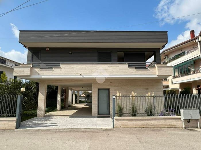 Casa con 6 locali in vendita in Via Traetta, Centro, Acerra