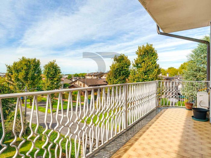 Appartamento trilocale in vendita in Via Amilcare Ponchielli, Centro, Caronno Pertusella