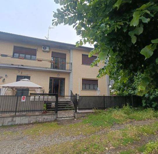 Appartamento trilocale in vendita in Via Roma, Centro, Sannazzaro de' Burgondi