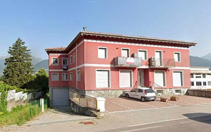 Appartamento trilocale in vendita in Via Nazionale, Colico Piano, Colico