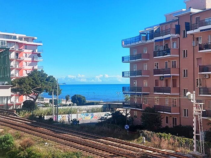 Appartamento bilocale in vendita in Via Aprile, Borghetto Santo Spirito