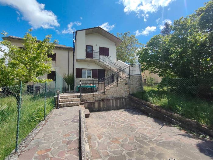 Casa quadrilocale in vendita in Via Tartaglione, Lucoli