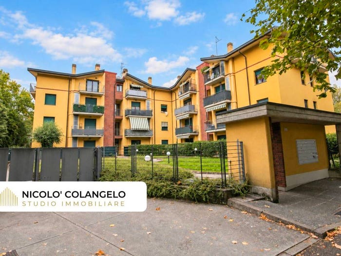 Appartamento bilocale in vendita in Via San Michele, Centro, Caronno Pertusella