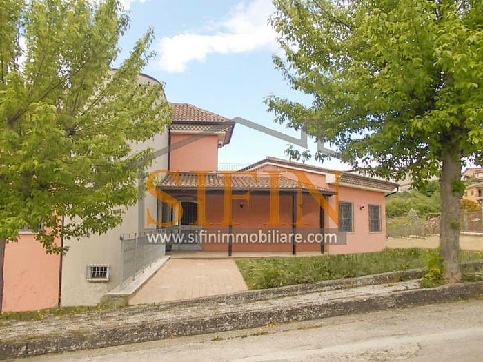 Casa con 6 locali in vendita in Via San Rocco, Frigento