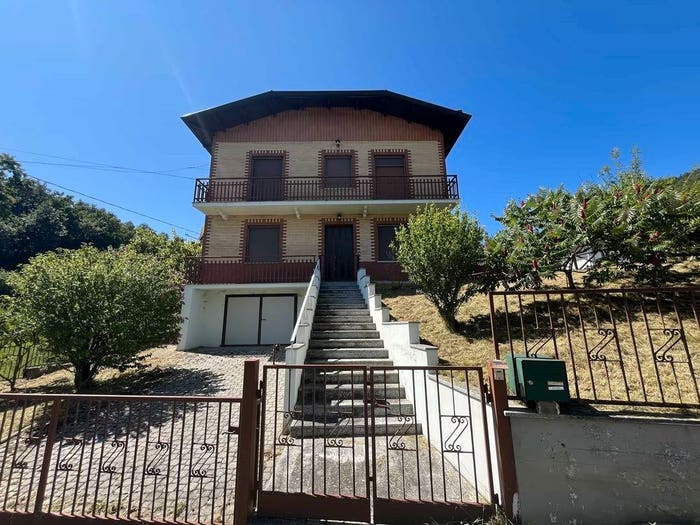 Casa con 6 locali in vendita in Località Cacrovoli, Bardi