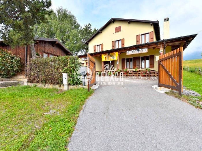 Casa con 6 locali in vendita in via rest, Magasa