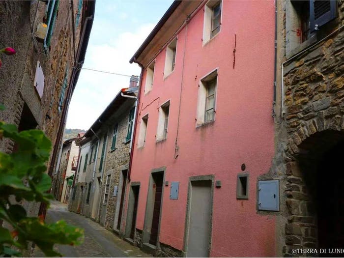 Casa con 6 locali in vendita in Via De Witt Wallace, Mulazzo