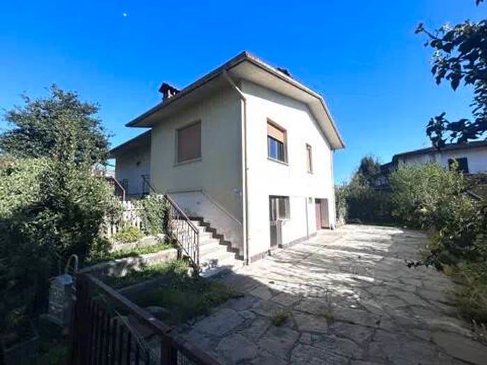 Casa con 6 locali in vendita in Via Colombaia No Number, Centro, Barga