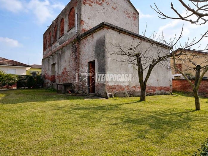 Casa con 5 locali in vendita in Via Aprile, Casaleggio Novara