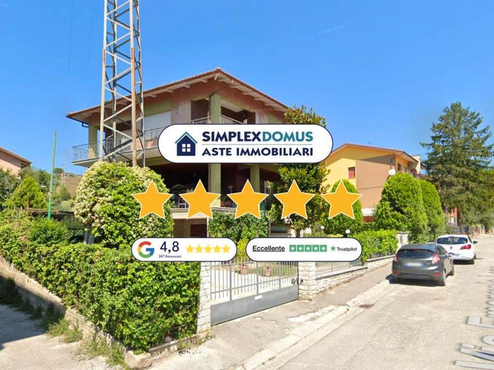 Appartamento con 6 locali in vendita in VIA EMANUELE LENA, Centro, Tolentino