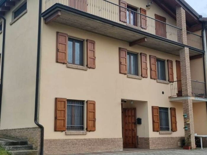 Casa con 6 locali in vendita in Casina
