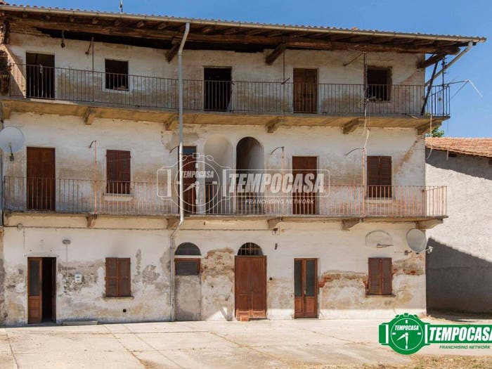 Casa quadrilocale in vendita in Via Suno, Cascine Zani, Oleggio