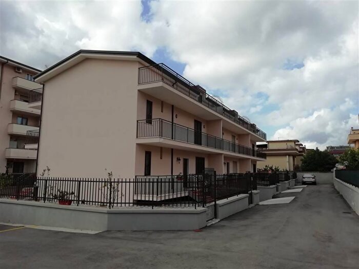 Casa con 6 locali in vendita in Caserta
