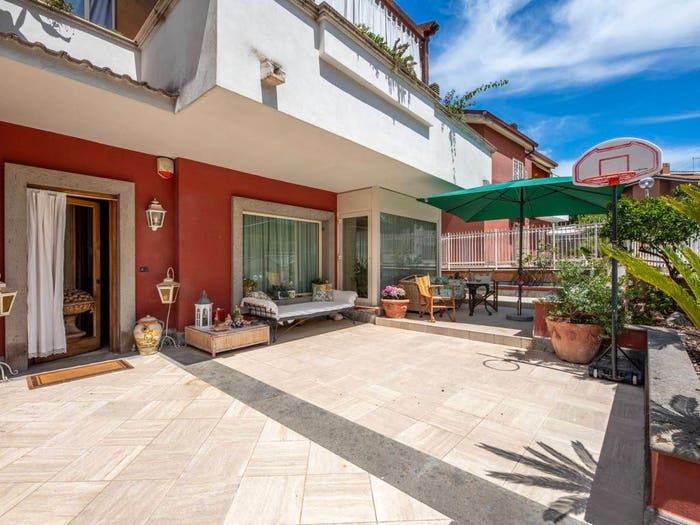Casa con 6 locali in vendita in Via Frassinoro, Vitinia, Roma