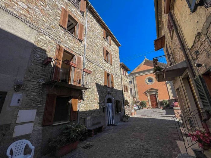 Casa con 6 locali in vendita in Via Garibaldi, Fabro Scalo, Fabro