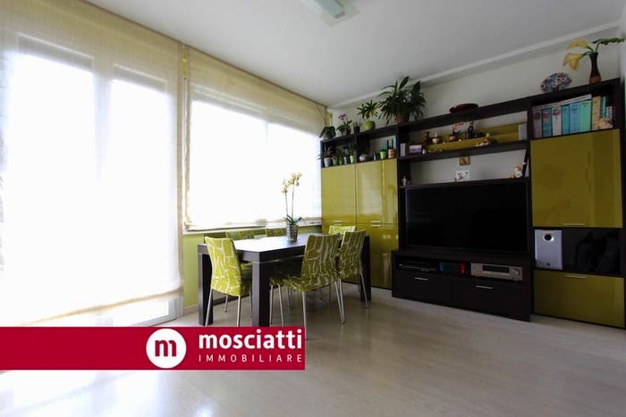 Appartamento con 6 locali in vendita in Via IV Novembre, Centro, Castelraimondo
