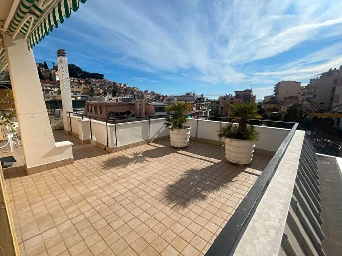 Appartamento trilocale in vendita in Via Pietro Agosti, Borgo, Sanremo