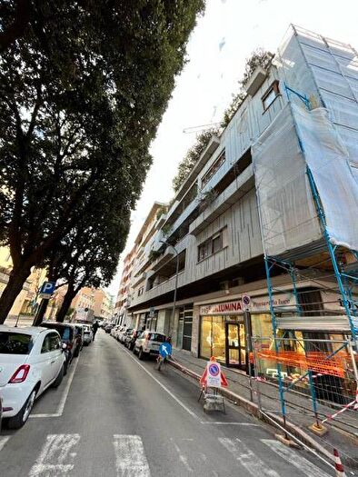 Appartamento con 6 locali in vendita in Via Raffaele Paolucci, Centro, Teramo