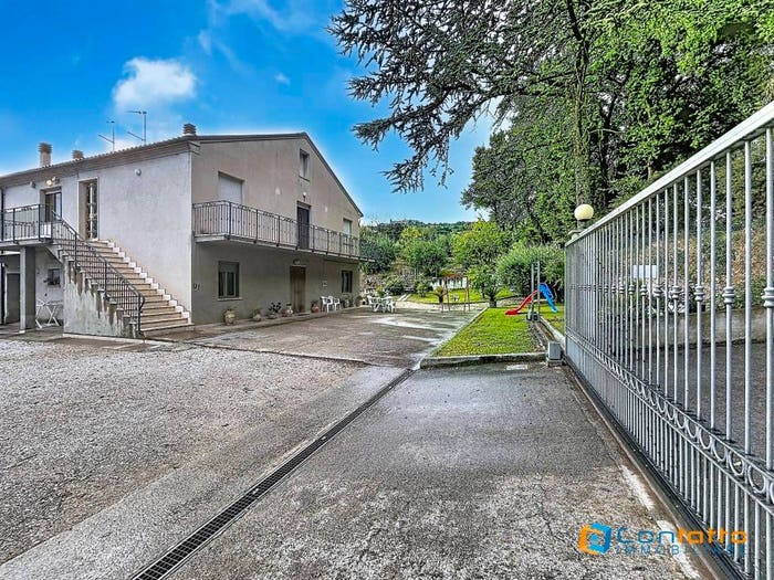 Casa con 5 locali in vendita in Contrada Moresco Vecchio, Moresco