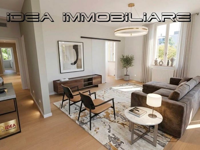 Appartamento con 6 locali in vendita in Viale Ludovico Antonio Muratori, Viali, Modena