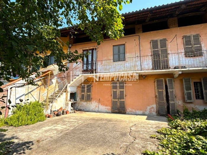 Casa con 6 locali in vendita in Via Biagio Frola, Montanaro