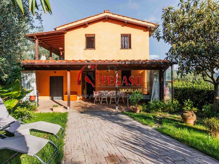 Casa quadrilocale in vendita in Via Val di Torbola, Castelli Pescia Nord, Pescia