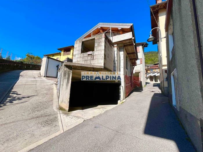 Casa trilocale in vendita in via giuseppe garibaldi, Centro, Colzate