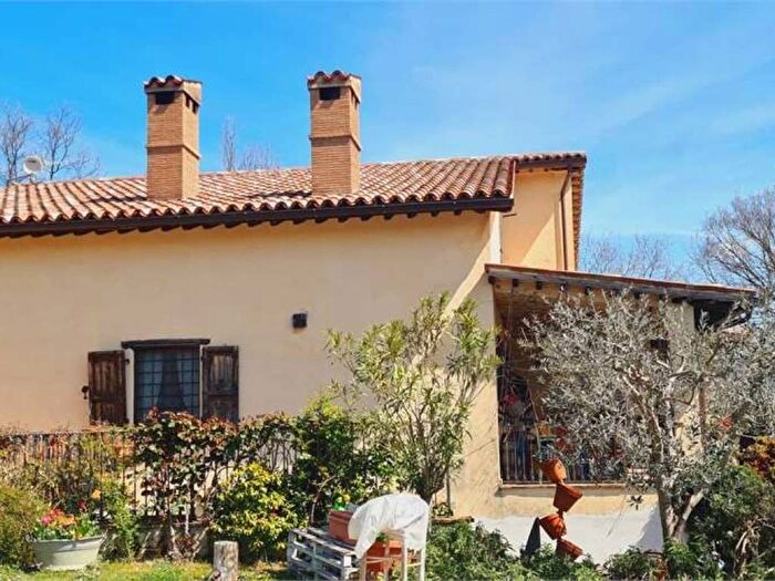 Casa con 6 locali in vendita in Frazione San Silvestro, Uncinano Monti Martani, Spoleto