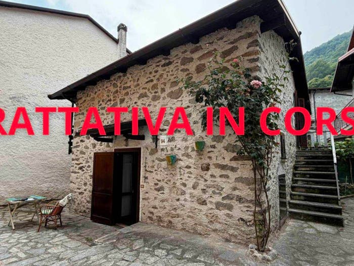 Casa quadrilocale in vendita in Frazione Cevo, Civo