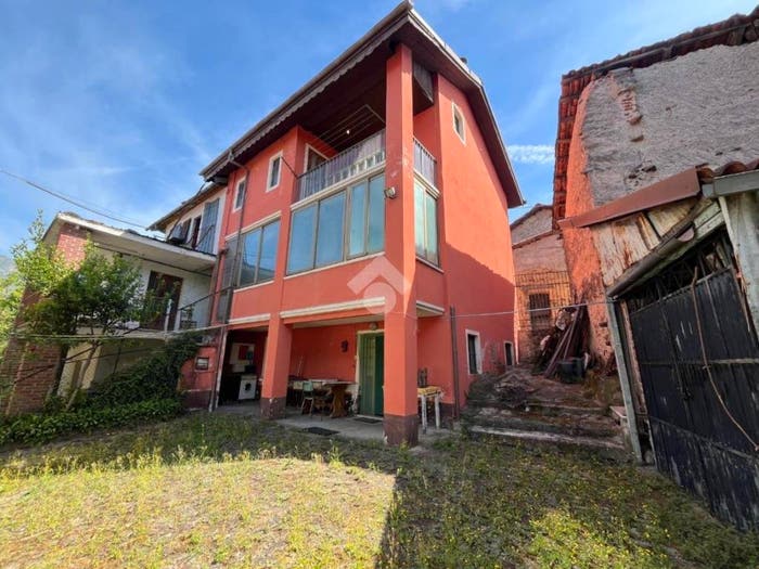 Casa con 6 locali in vendita in Via Ubertallo, Castelnuovo Nigra