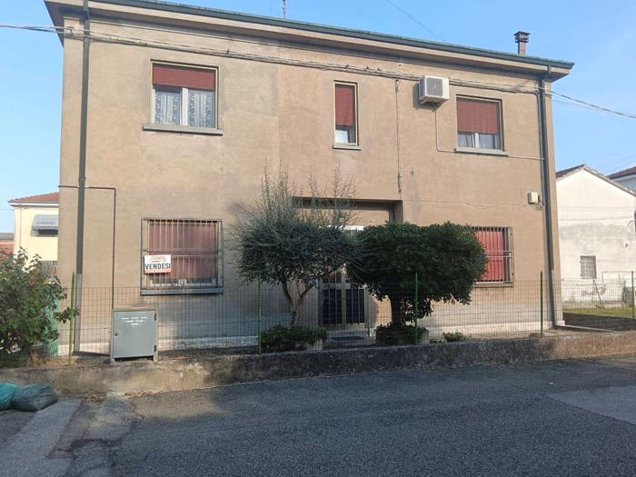 Casa con 6 locali in vendita in Via Cesare Battisti, San Biagio, Argenta