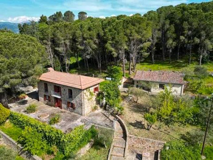 Casa con 6 locali in vendita in Contrada Mandrazze No Number, Castelbuono