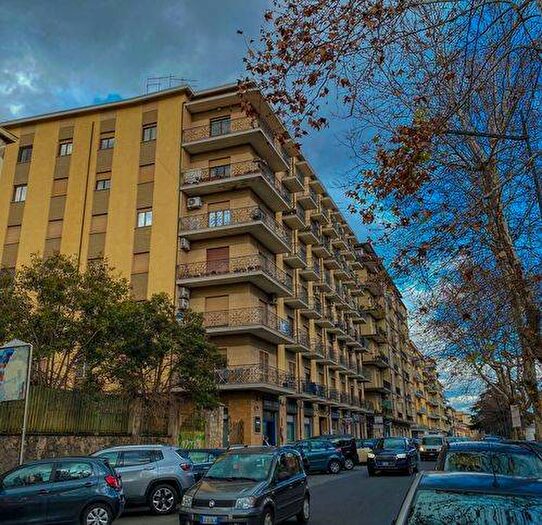 Appartamento con 5 locali in vendita in Viale Della Repubblica, Acquedotto, Cosenza