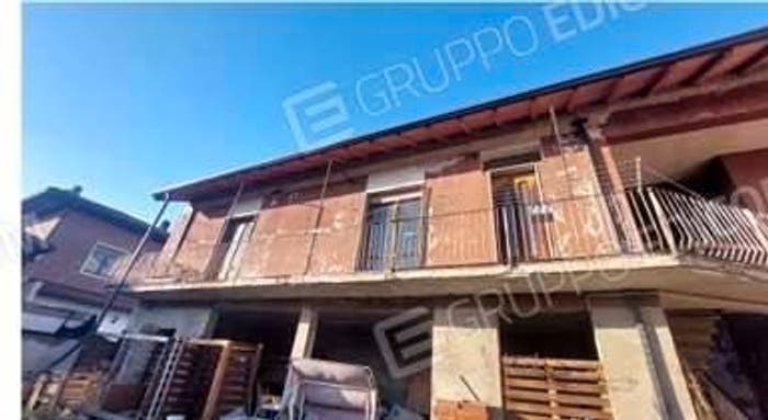 Appartamento trilocale in vendita in Via Umbria, Centro, Castano Primo