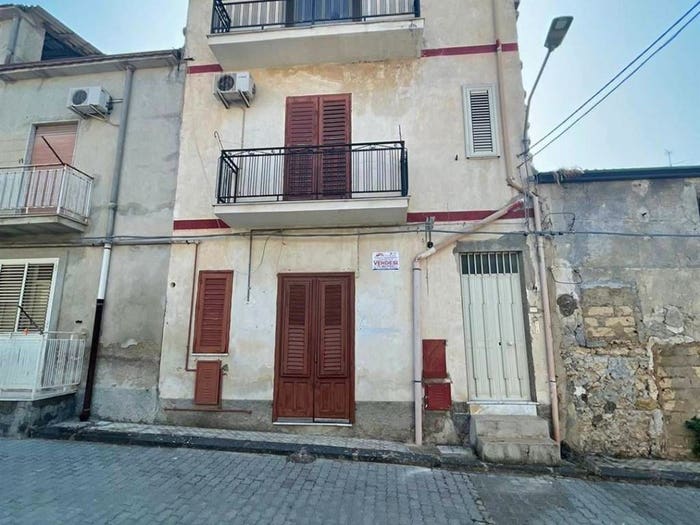Casa con 6 locali in vendita in Campobello di Licata