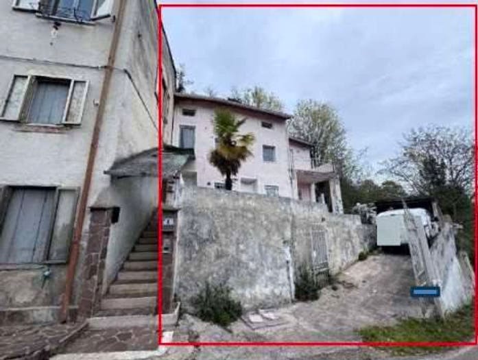 Appartamento con 6 locali in vendita in Localita' Valdimolino Strada Cavallara, Valdimolino, Montecchio Maggiore