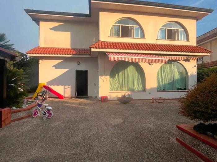 Casa con 6 locali in vendita in Viale dei Tamerici, Pinetamare, Castel Volturno