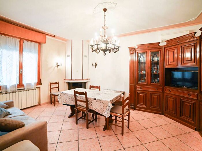 Appartamento quadrilocale in vendita in Via Maestra, Centro, Ravarino